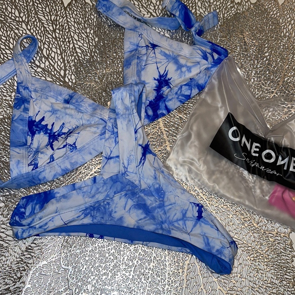 Oneone Swimwear set (Kameron & Jesse)